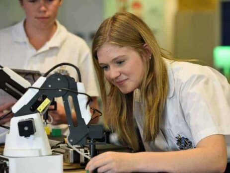 Theres-a-shortage-of-girls-studying-STEM-related-subjects-899×600