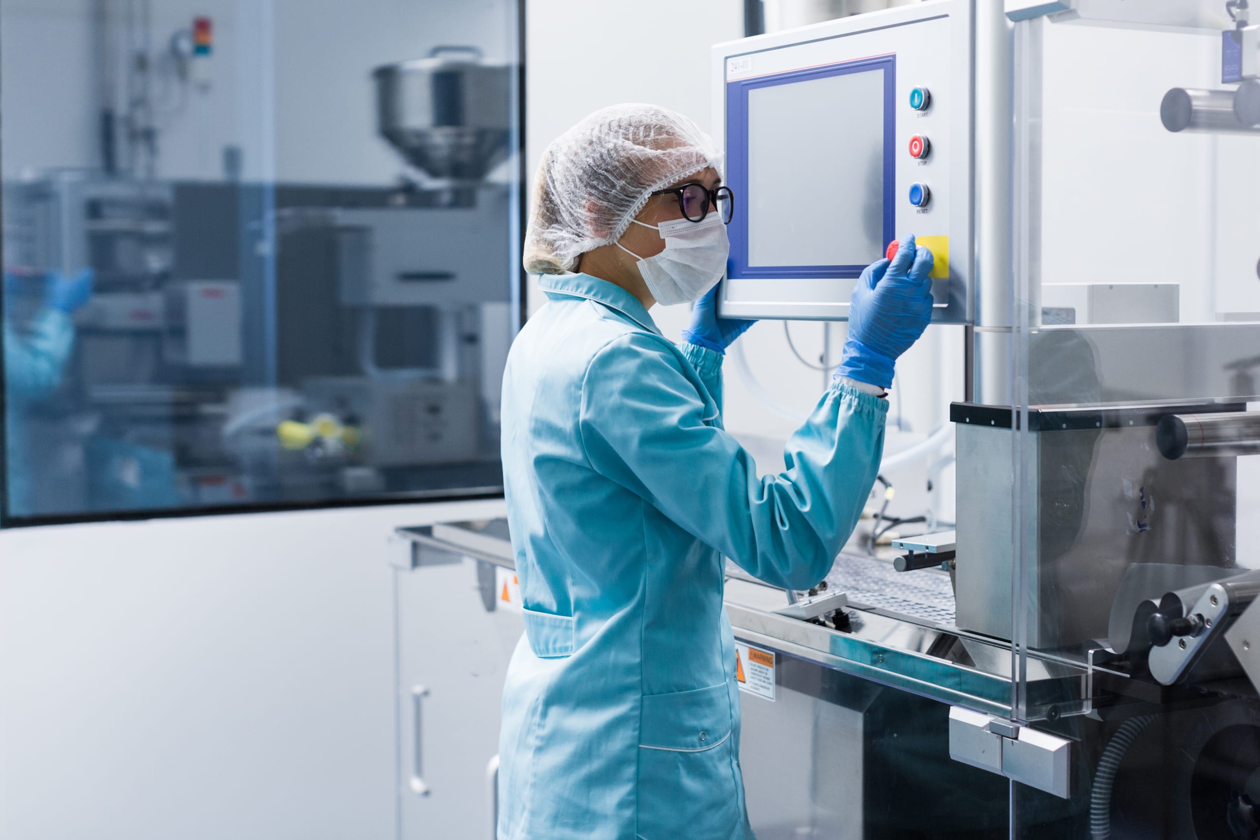 Woman operating technical equipment in a lab setting
