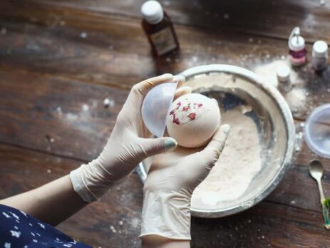 How to make bath bombs safely||The chemical reaction in bath bombs is between citric acid and sodium carbonate
